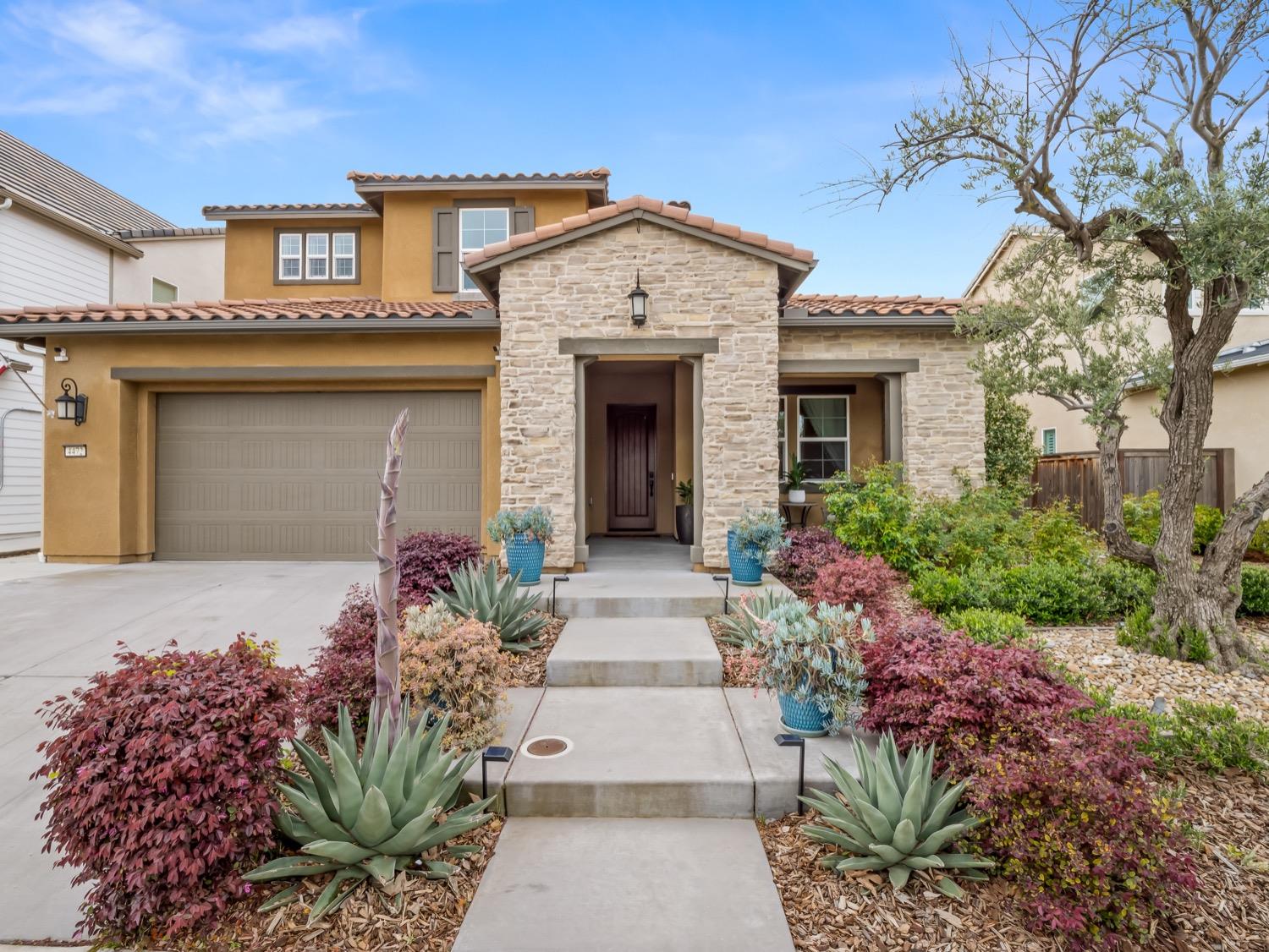 4472 Hillside Road