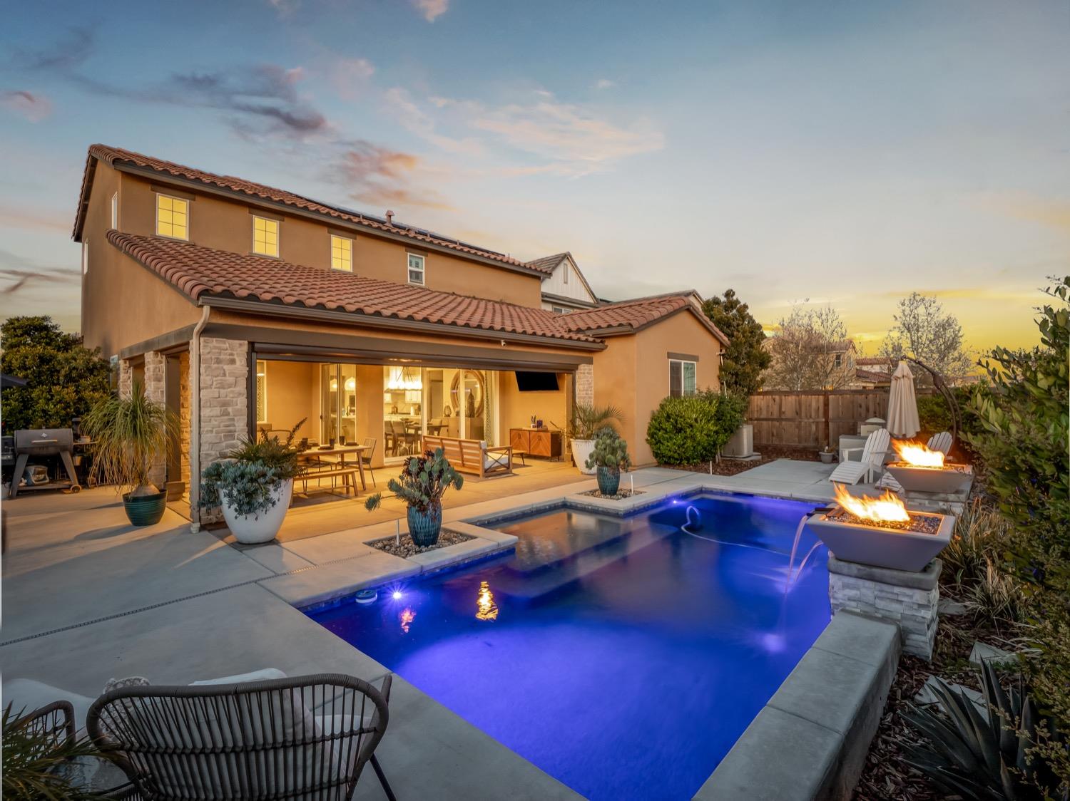 4472 Hillside Road