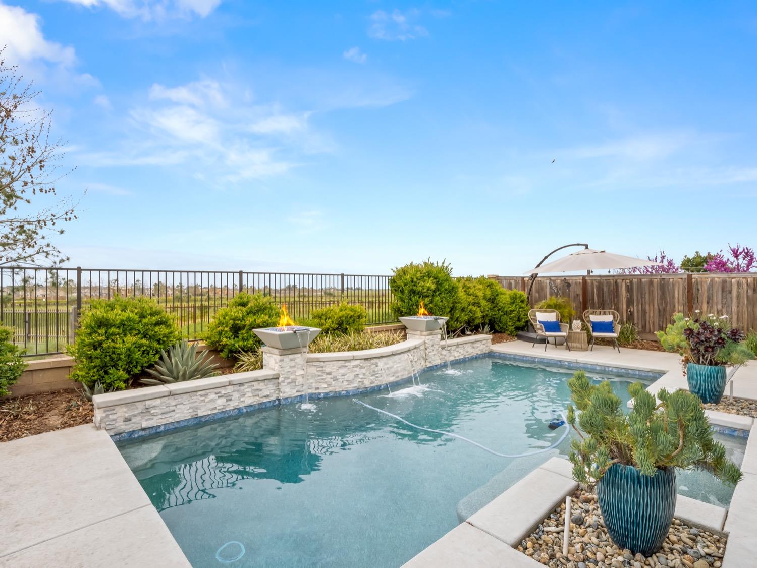 4472 Hillside Road