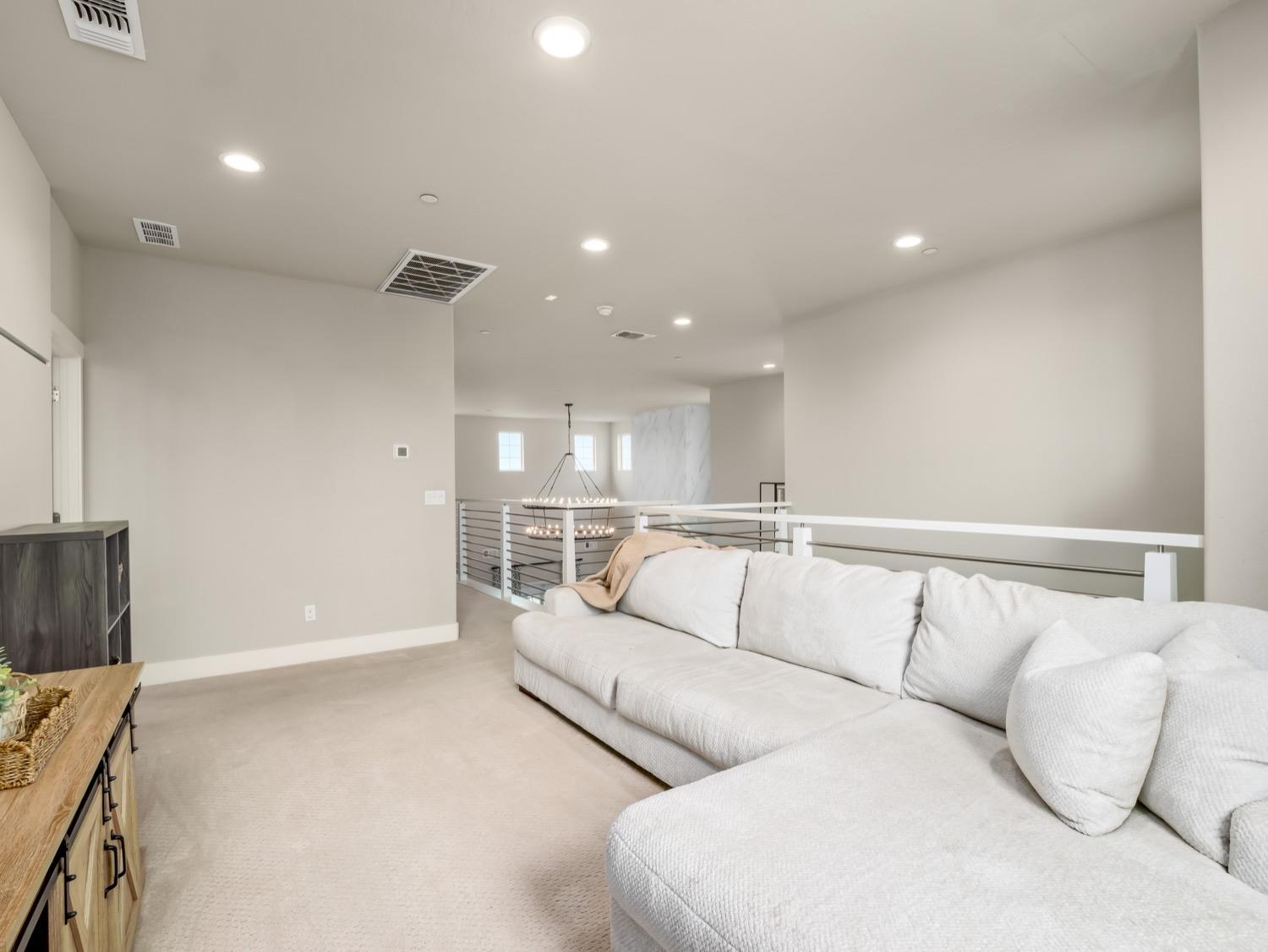 4472 Hillside Road