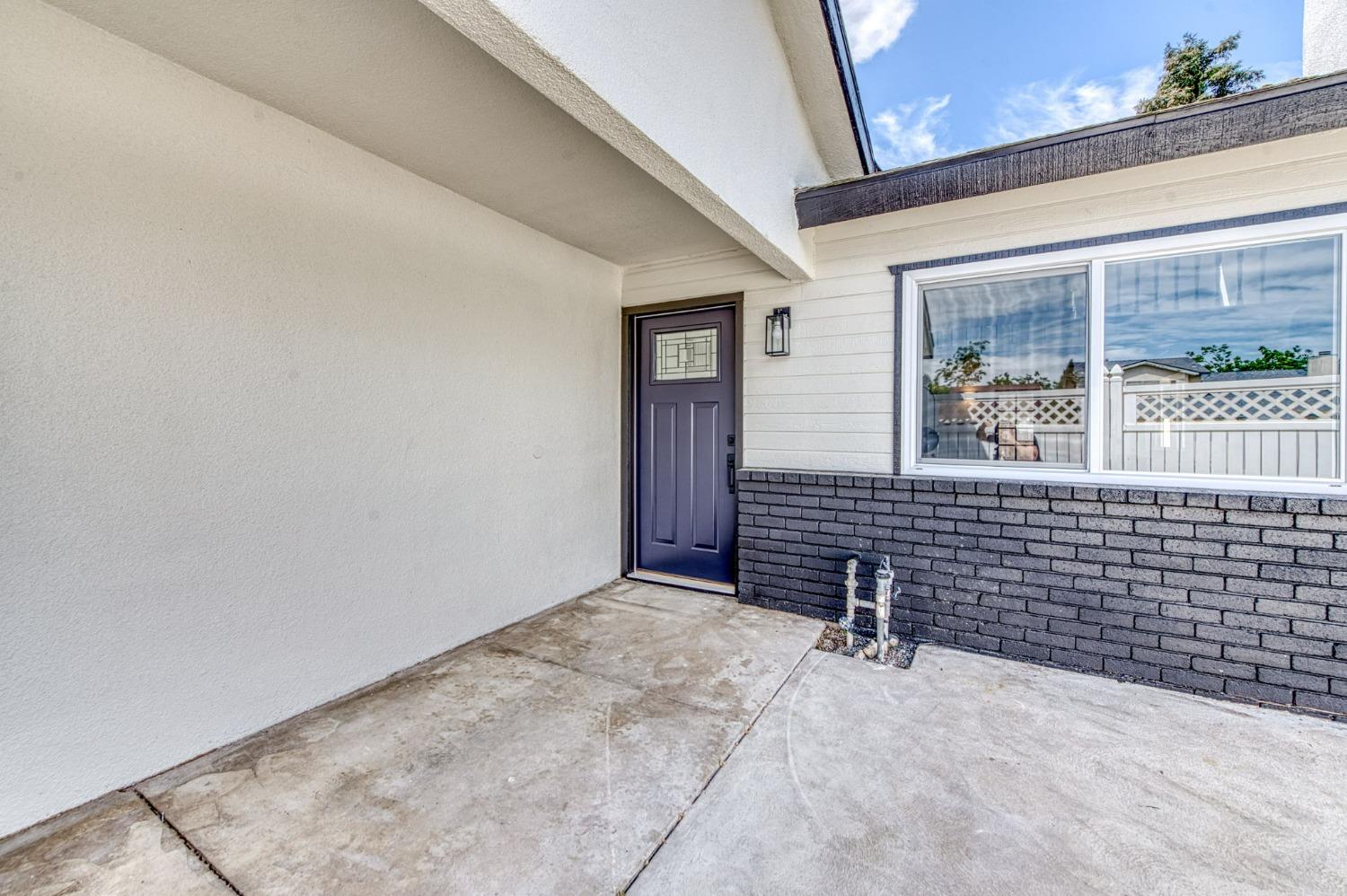 4327 W Brown Avenue