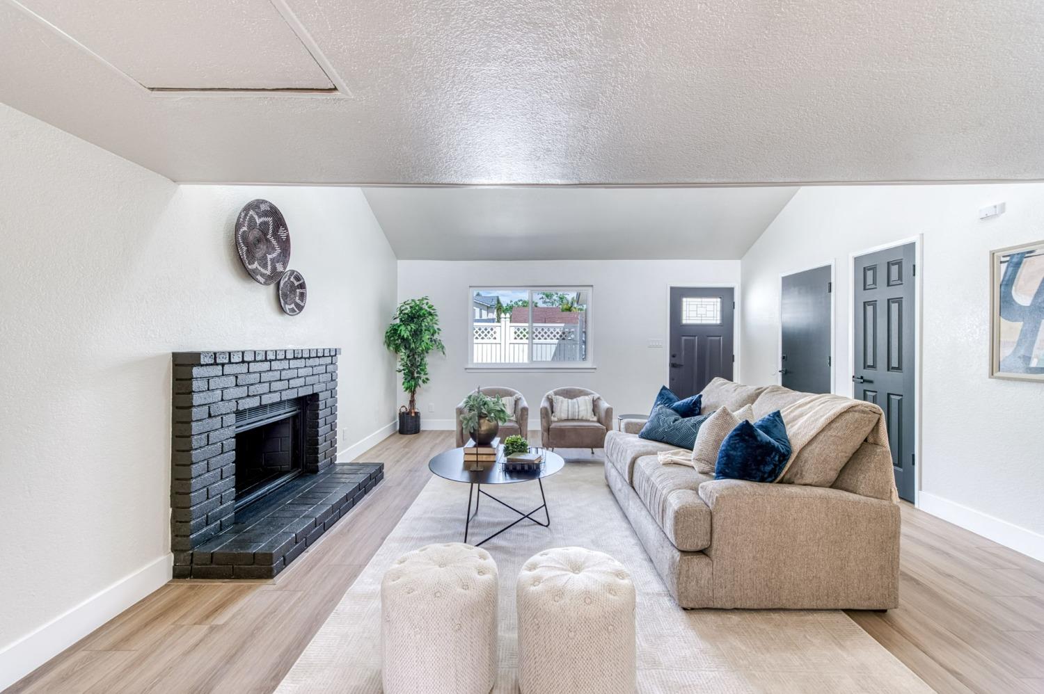 4327 W Brown Avenue