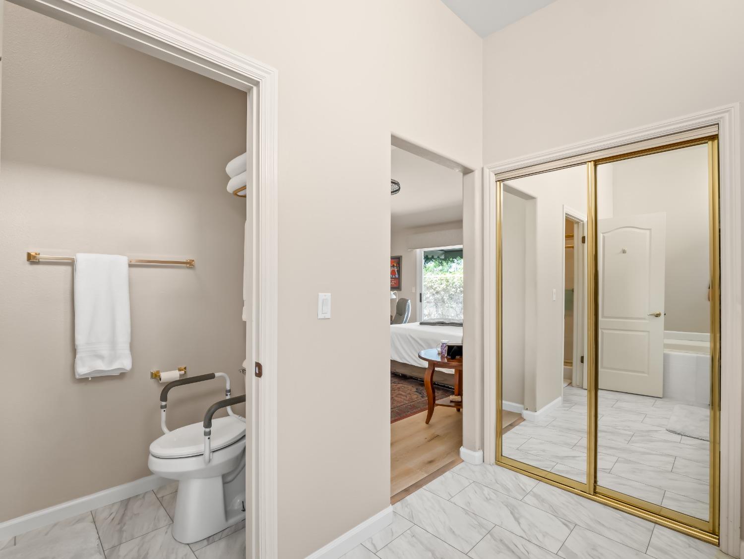 2104 W Rue St Michel