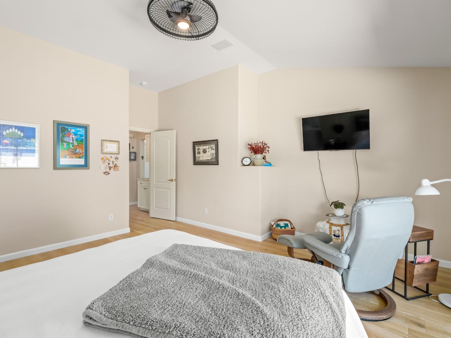 2104 W Rue St Michel