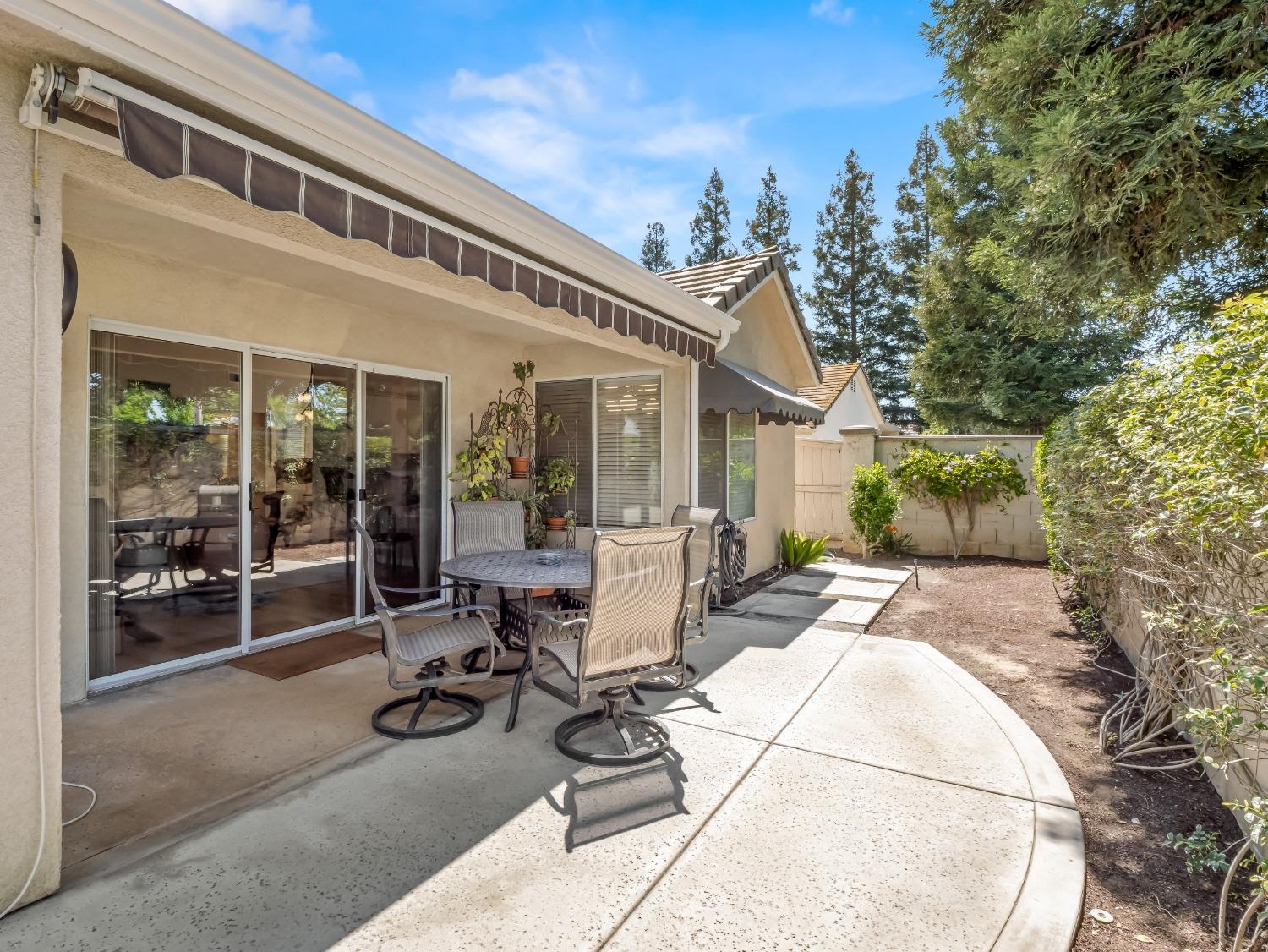 2104 W Rue St Michel