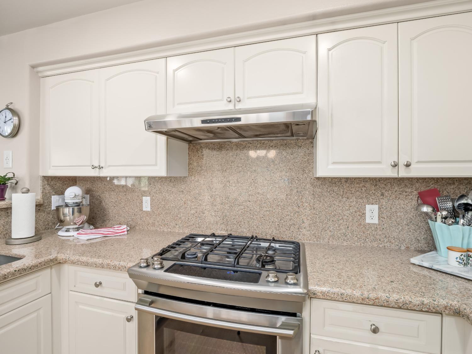 2104 W Rue St Michel