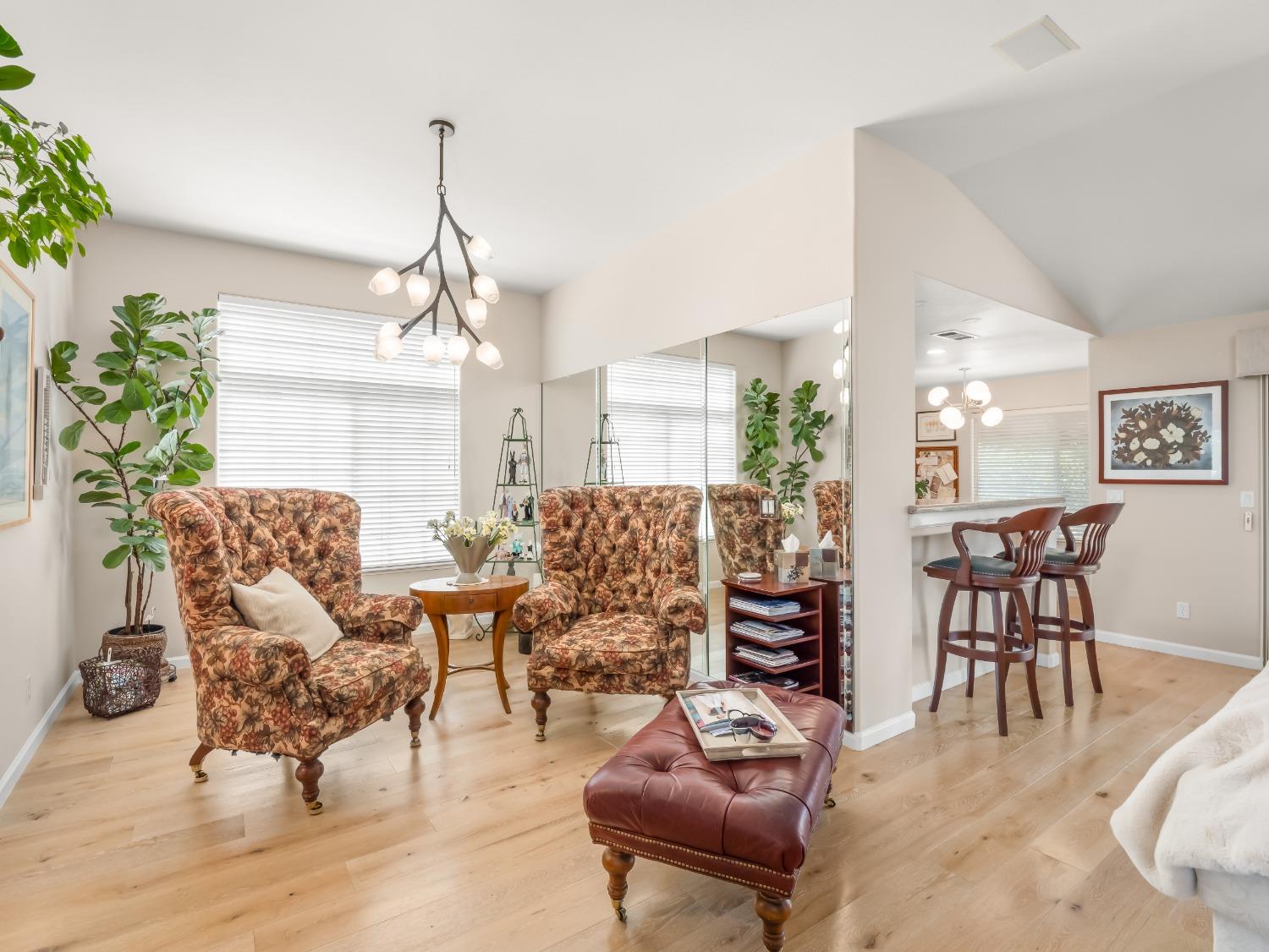 2104 W Rue St Michel