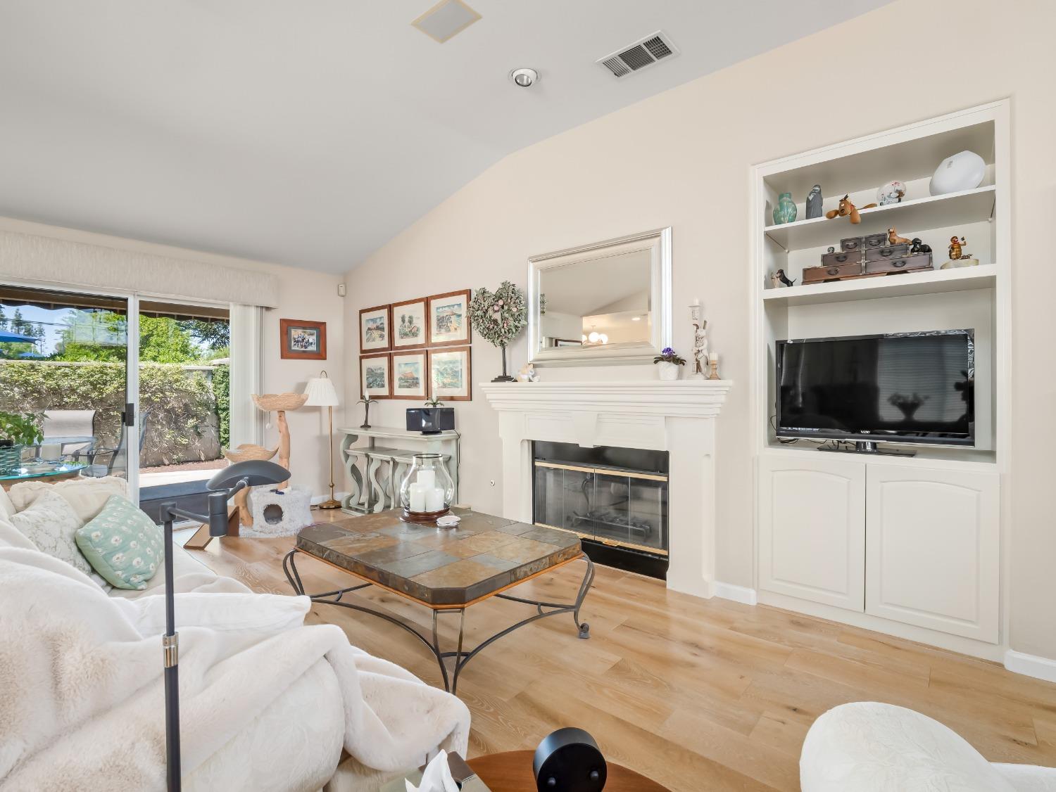 2104 W Rue St Michel