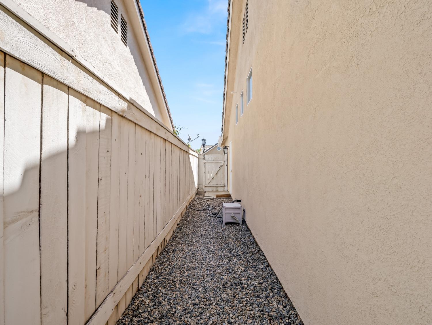 2104 W Rue St Michel
