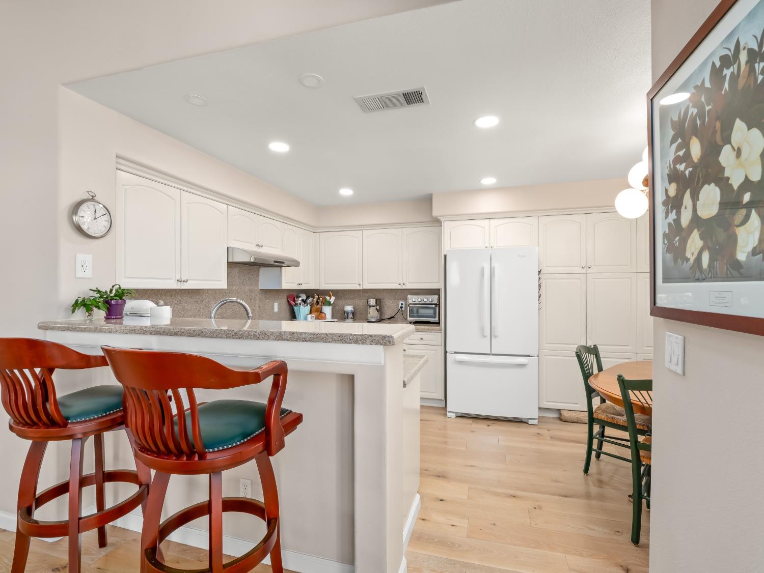 2104 W Rue St Michel