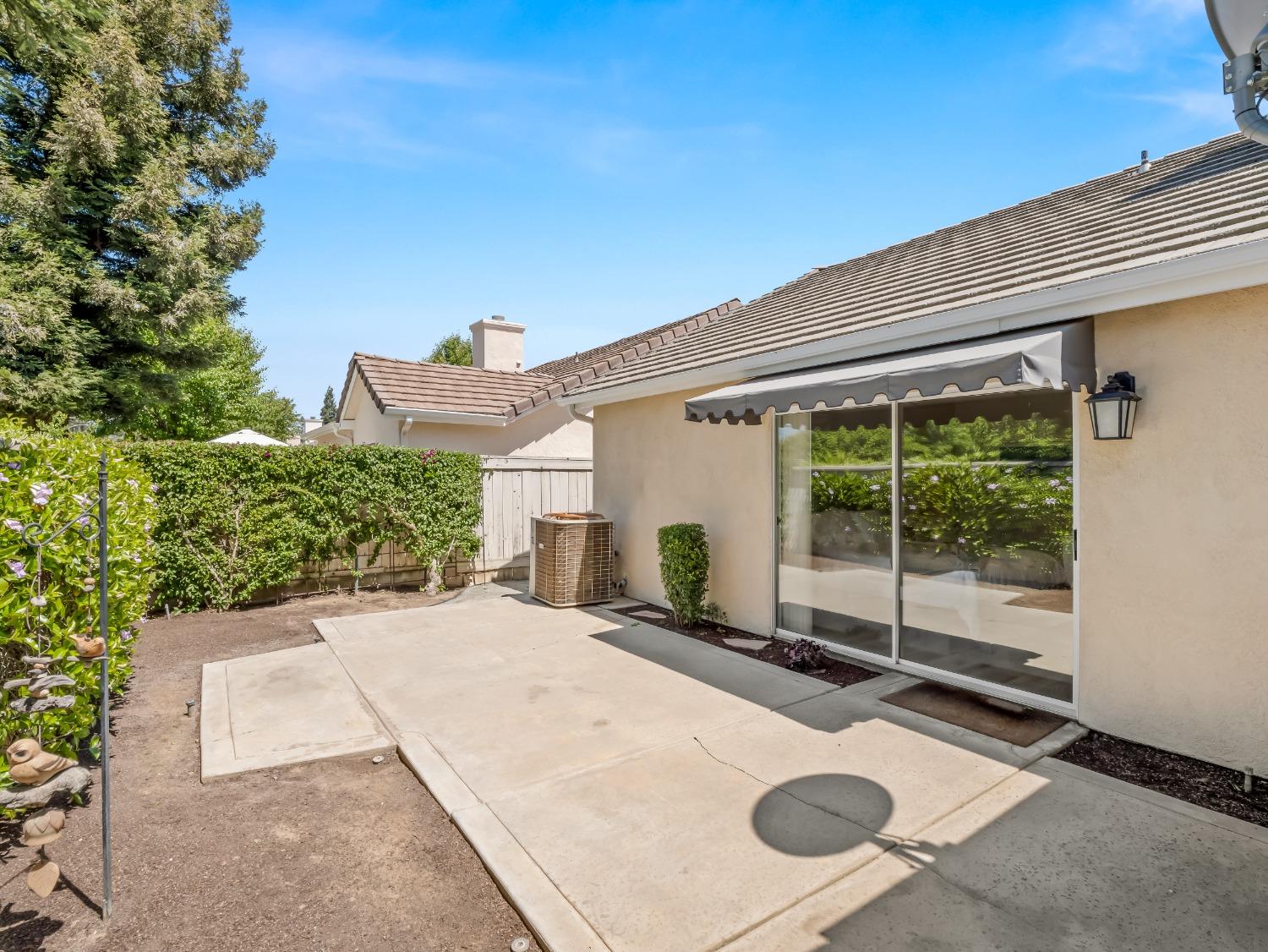 2104 W Rue St Michel