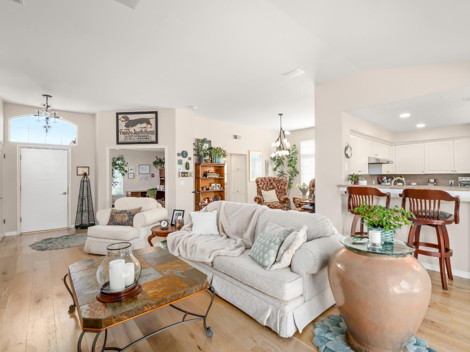 2104 W Rue St Michel