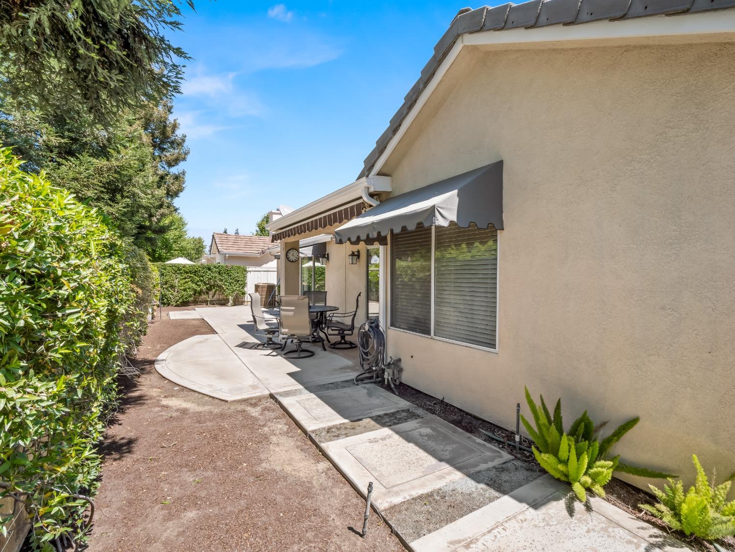 2104 W Rue St Michel