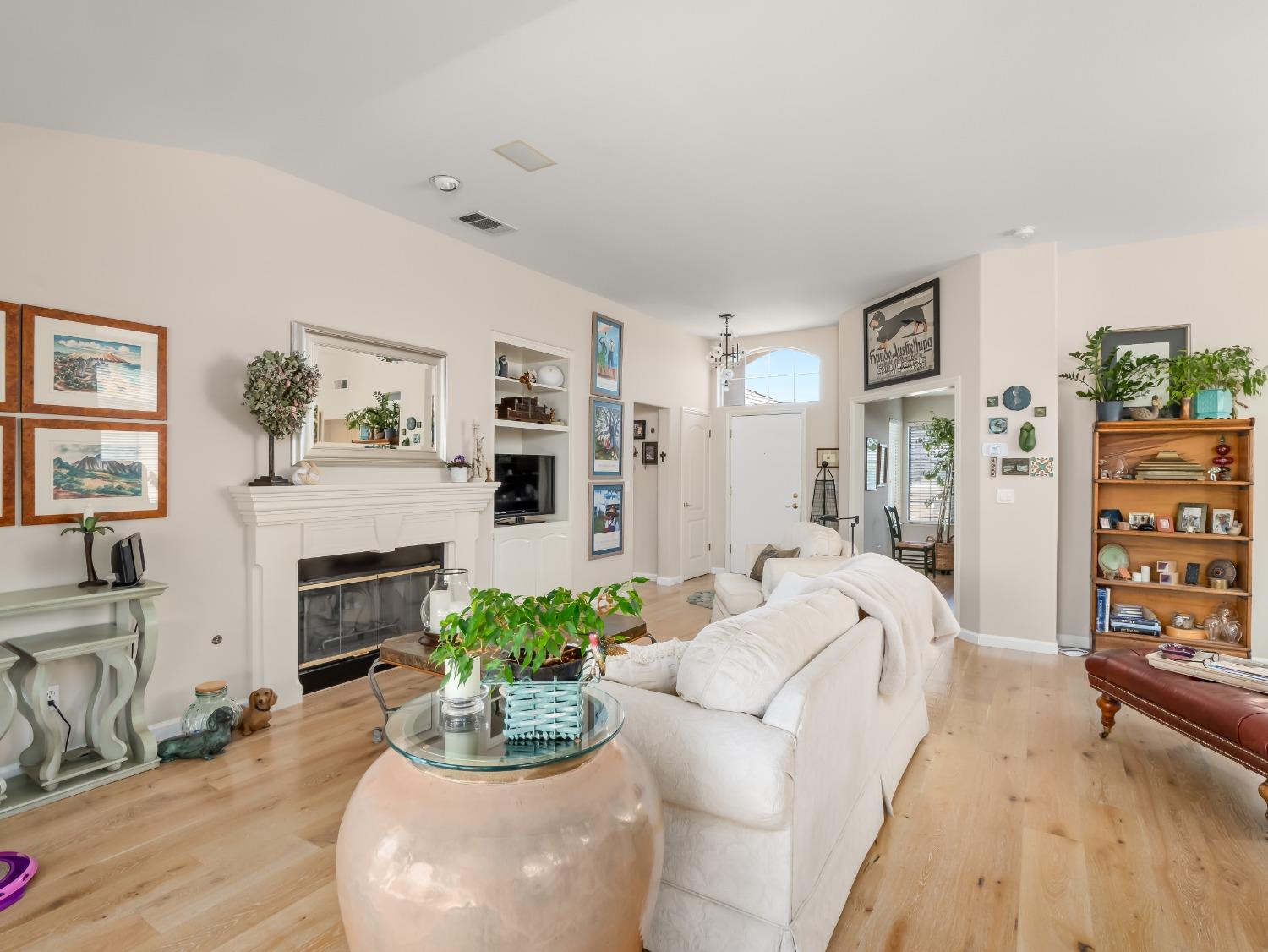 2104 W Rue St Michel