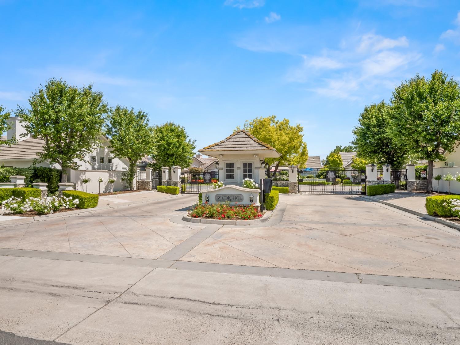 2104 W Rue St Michel