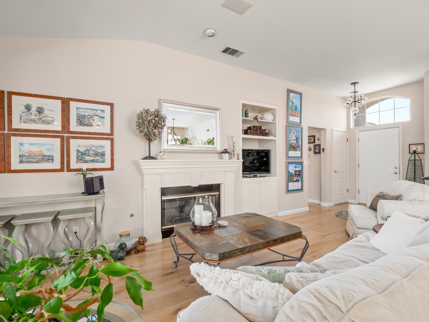 2104 W Rue St Michel