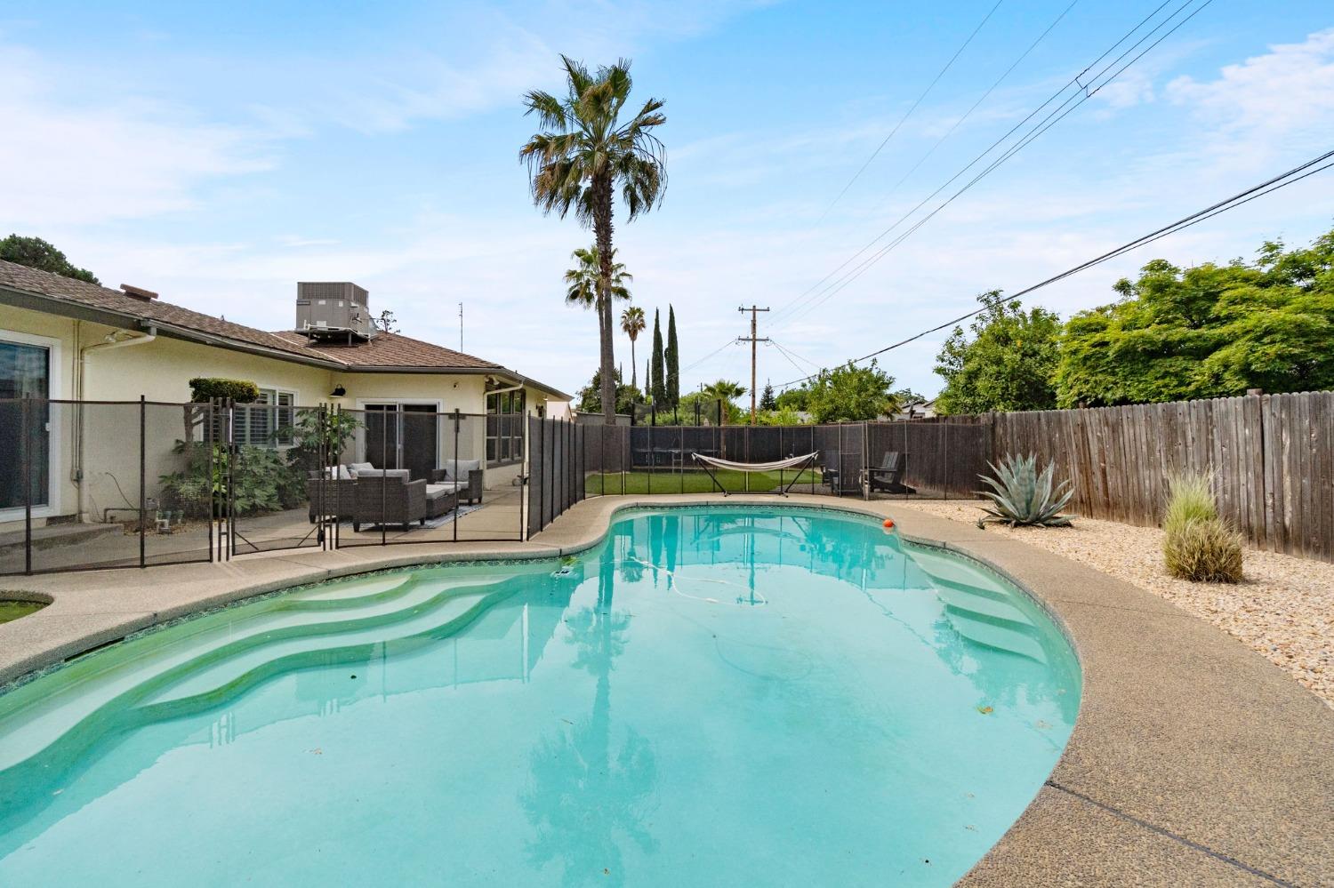 340 W Escalon Avenue