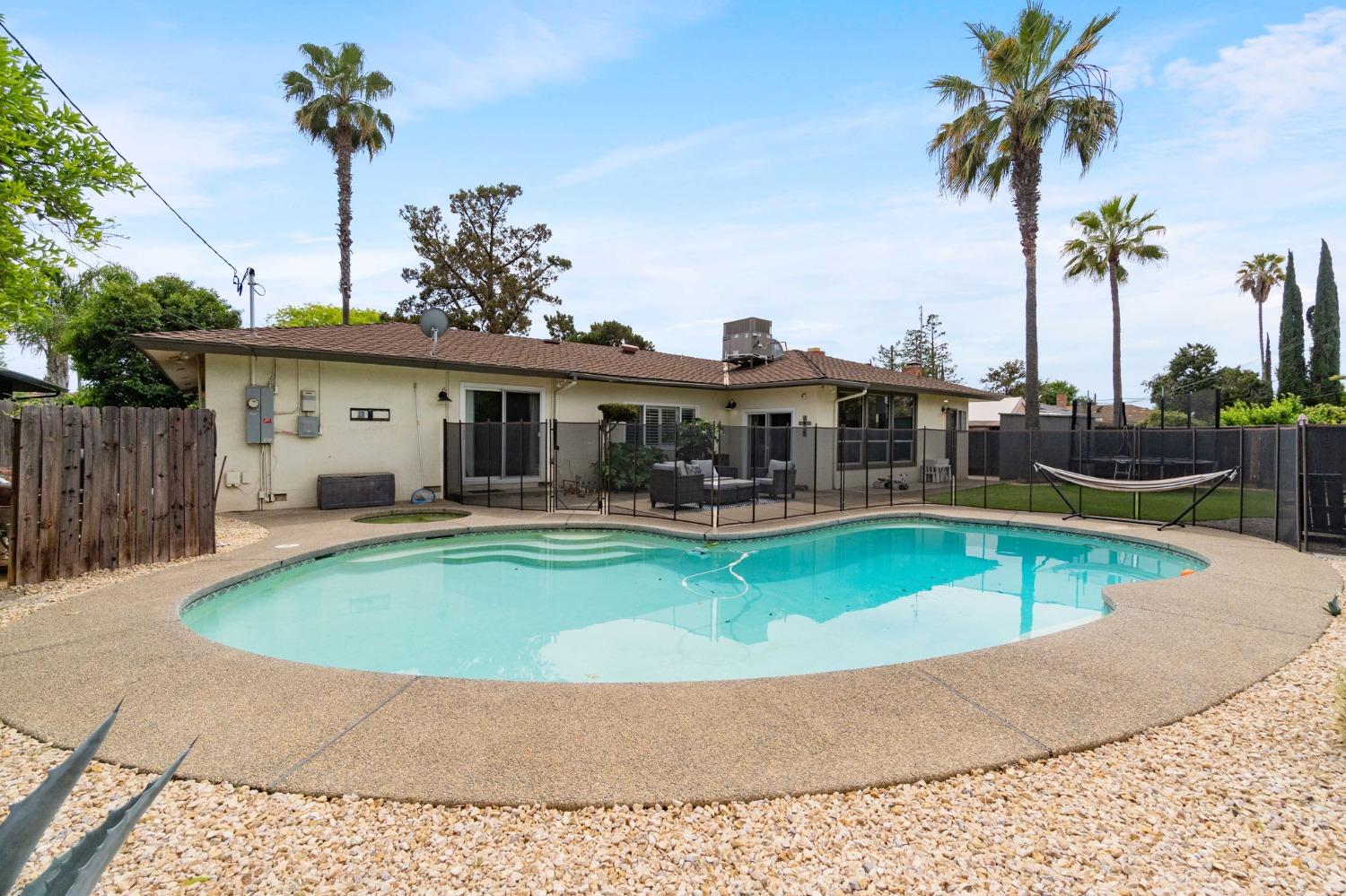 340 W Escalon Avenue