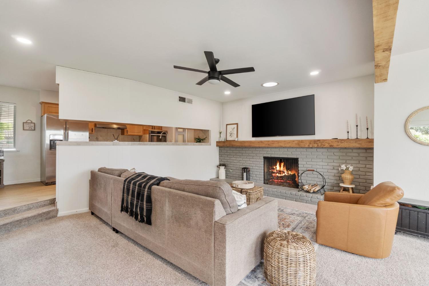 340 W Escalon Avenue