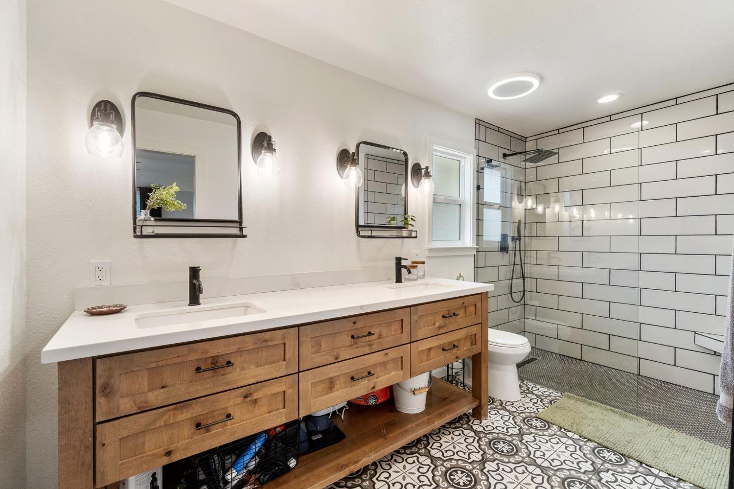 340 W Escalon Avenue