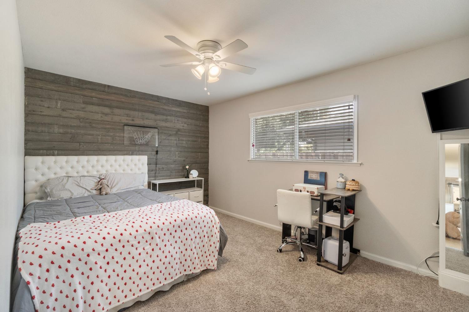 340 W Escalon Avenue