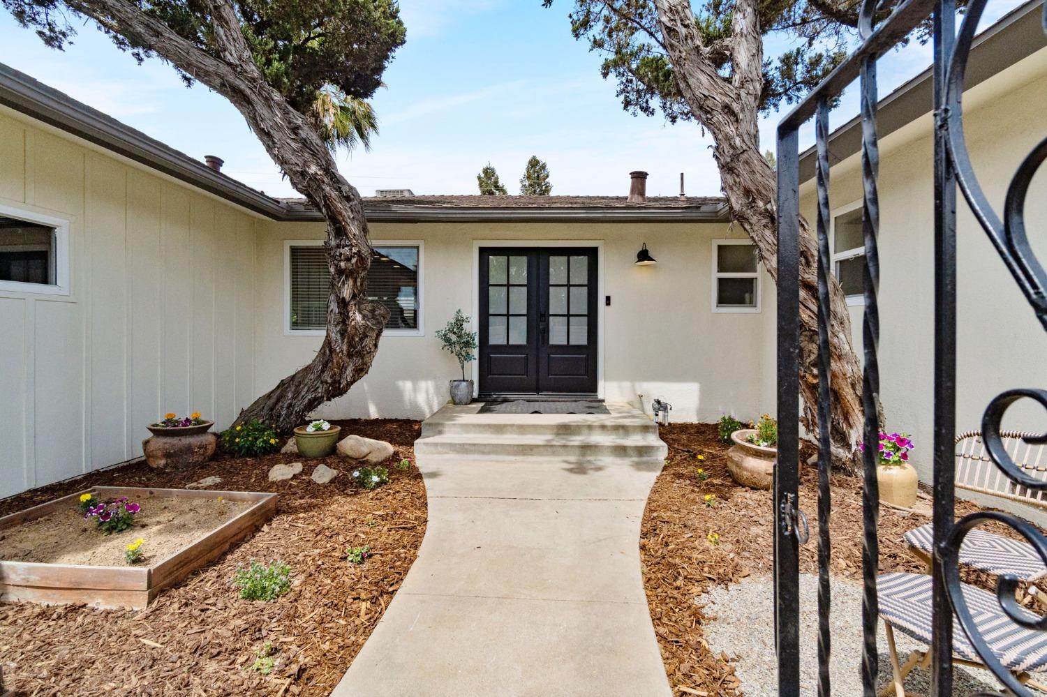 340 W Escalon Avenue