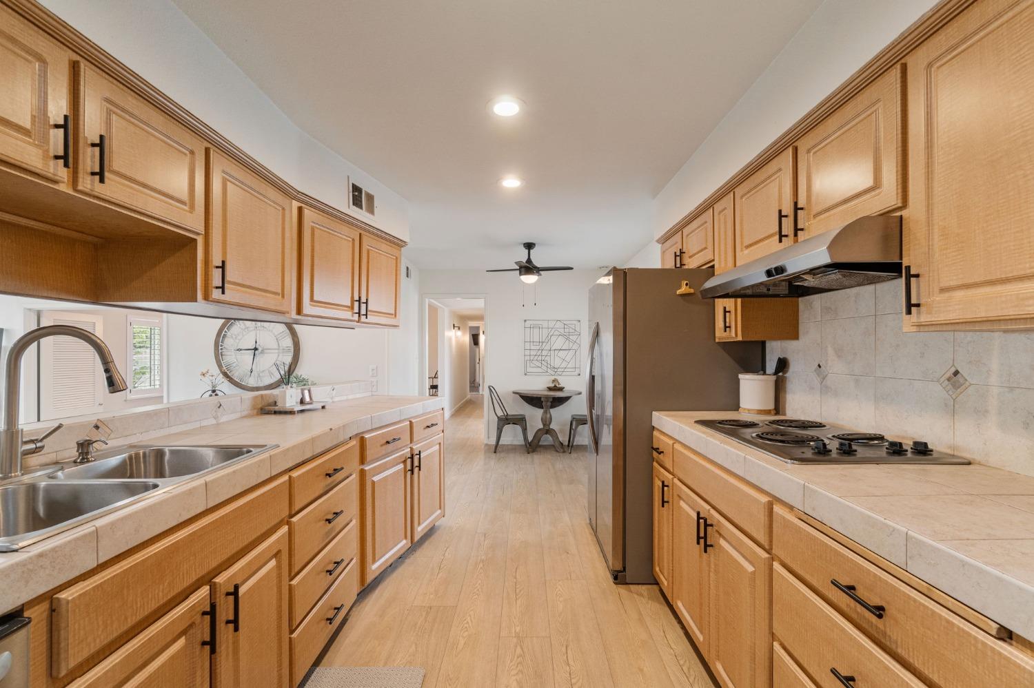 340 W Escalon Avenue