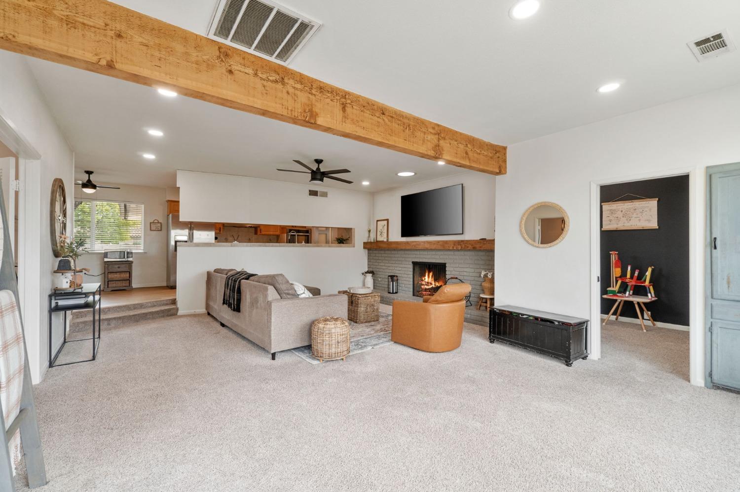 340 W Escalon Avenue