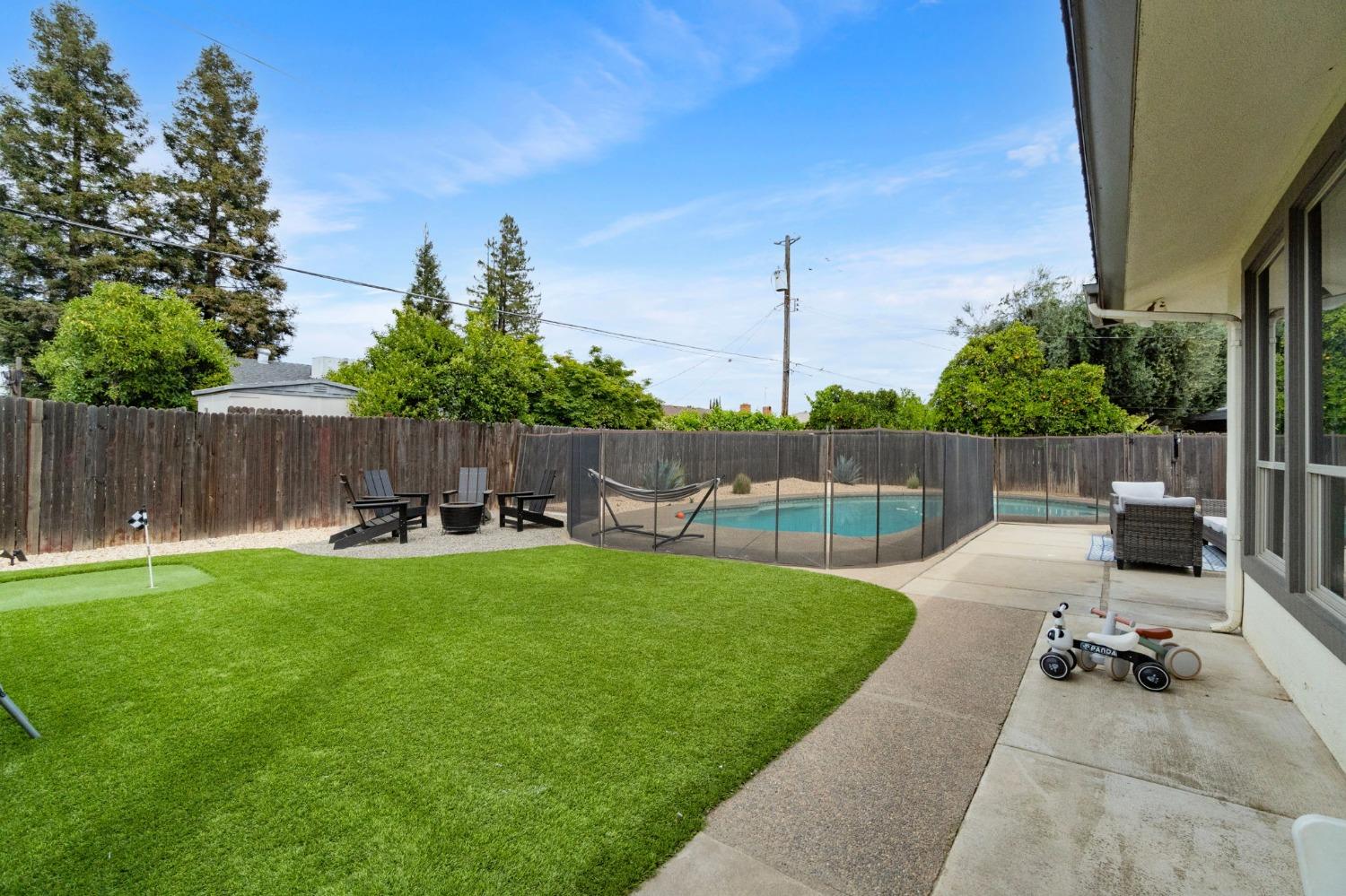 340 W Escalon Avenue