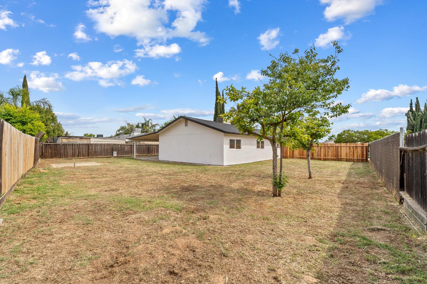 1524 E Evening Glow Avenue