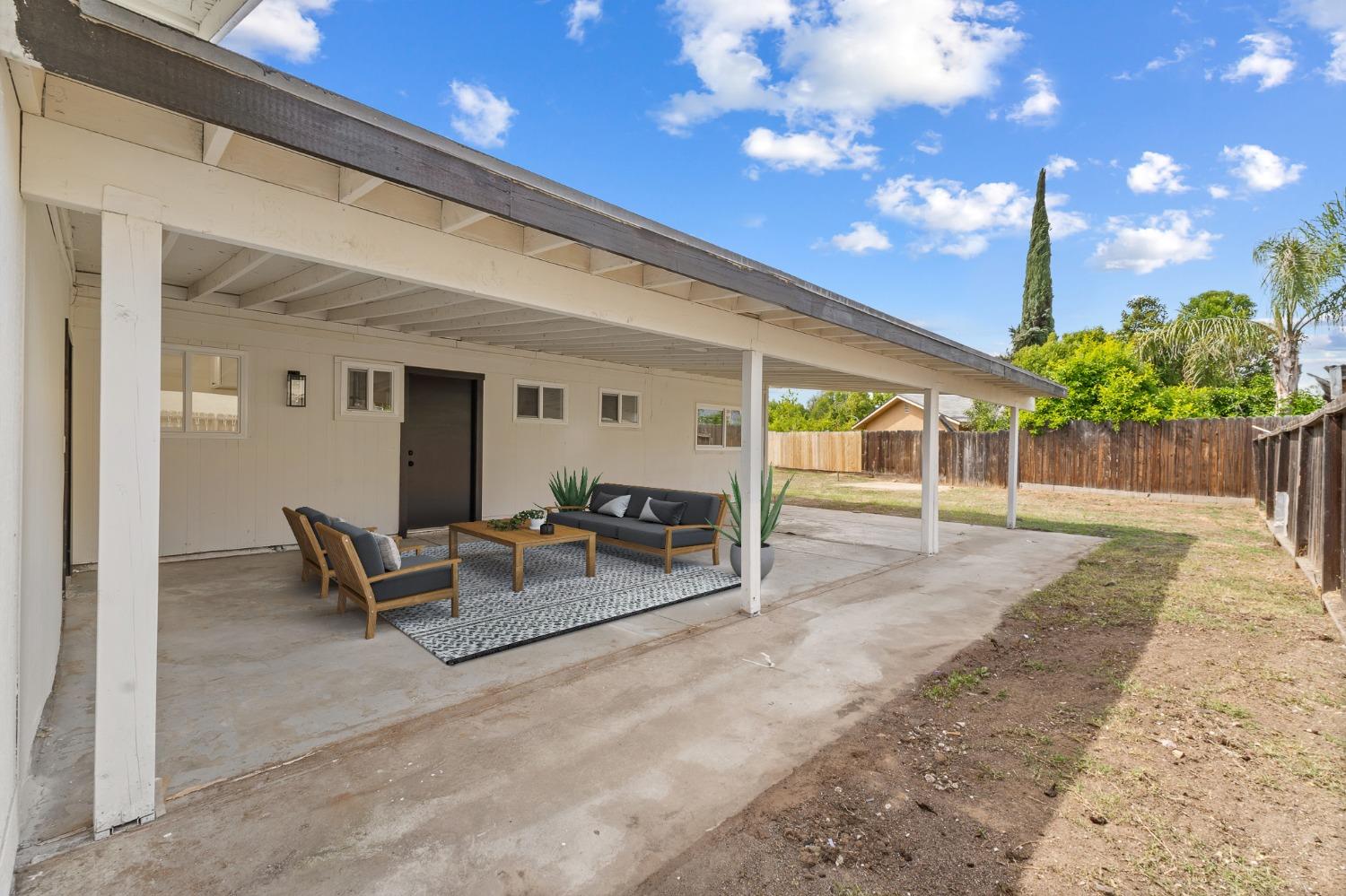 1524 E Evening Glow Avenue