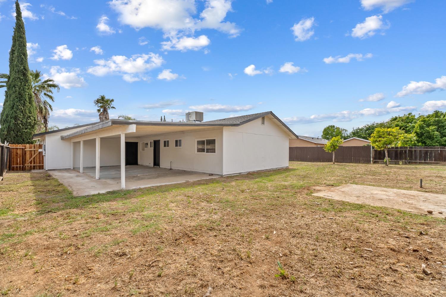 1524 E Evening Glow Avenue
