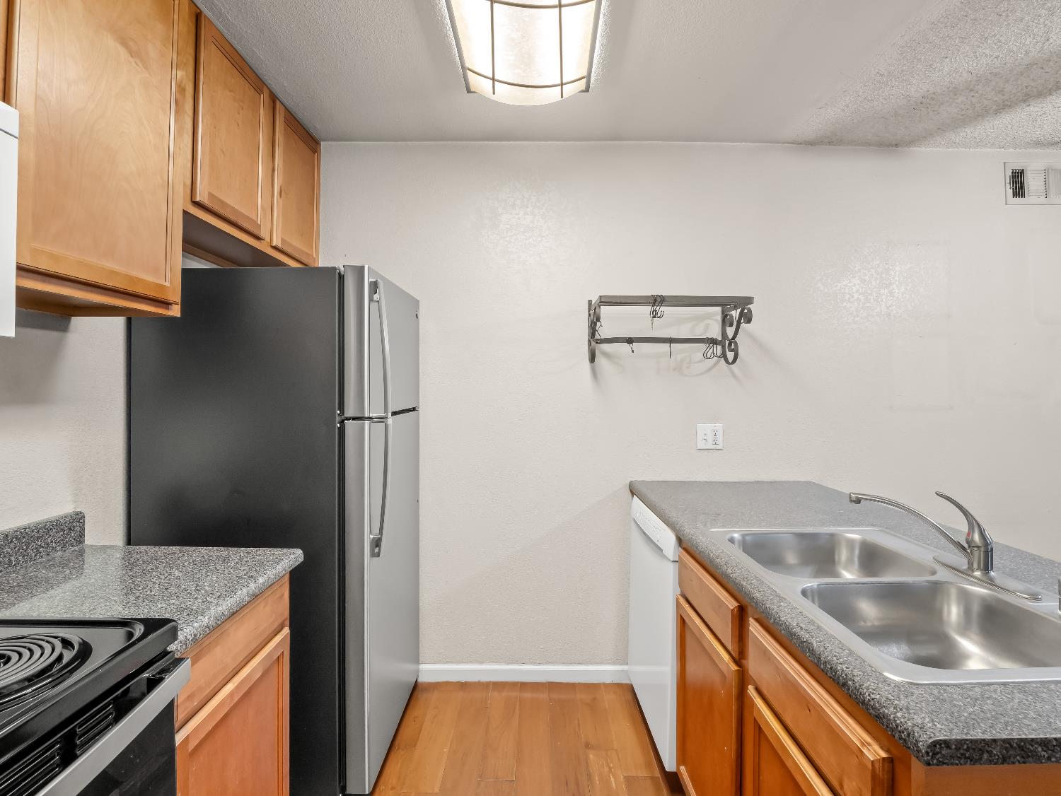 2204 Peach Avenue # 1
