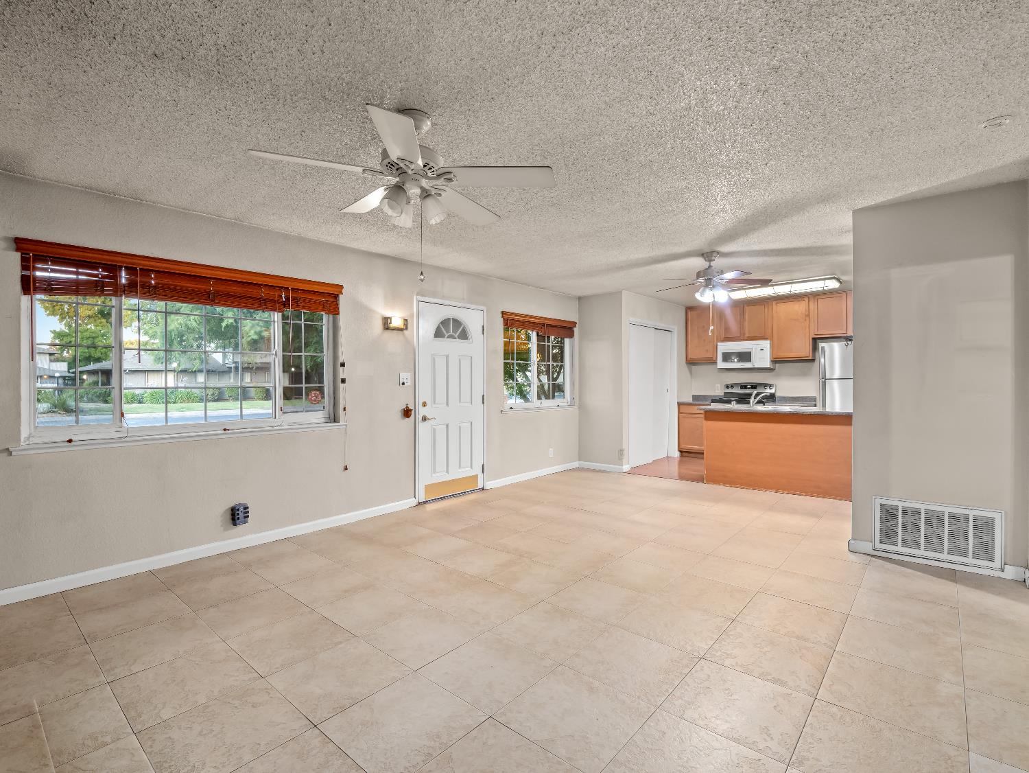 2204 Peach Avenue # 1
