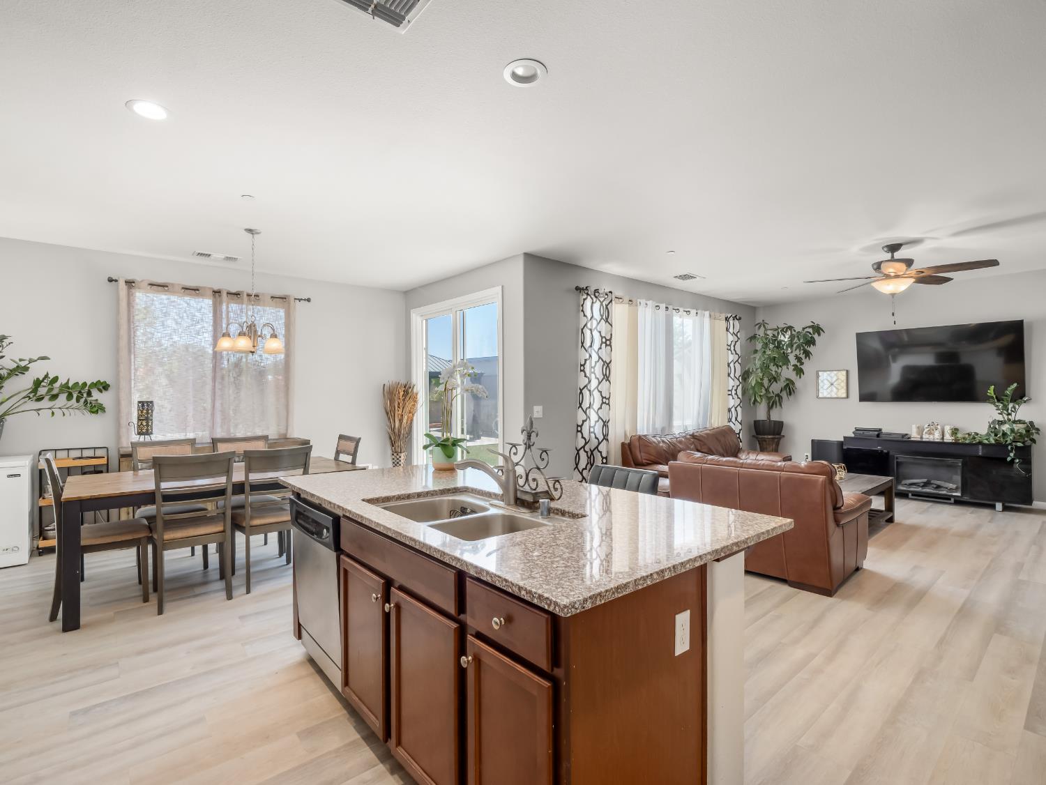 1359 Tevin Way