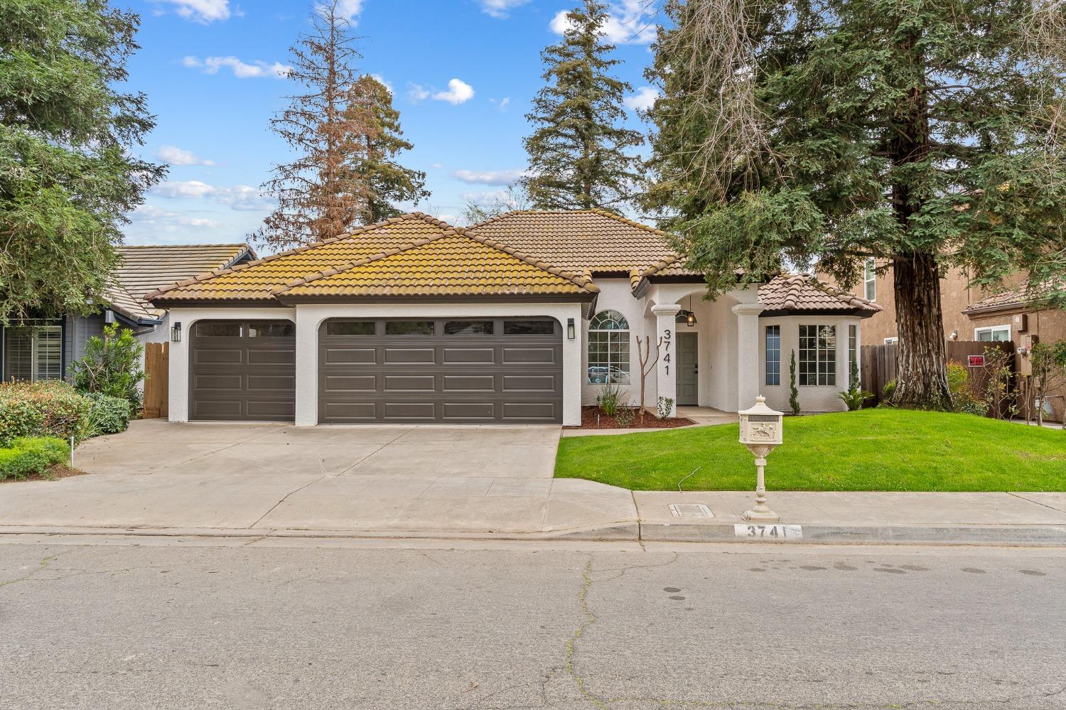 3741 W Tenaya Way