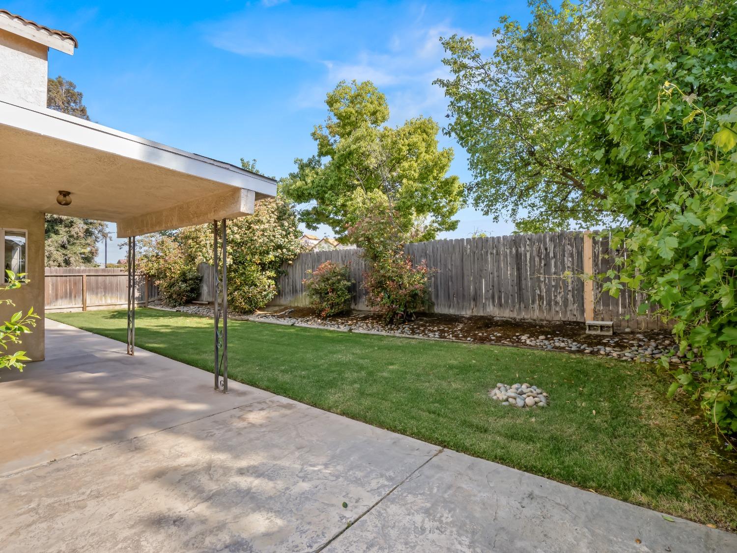 1523 E Pryor Drive
