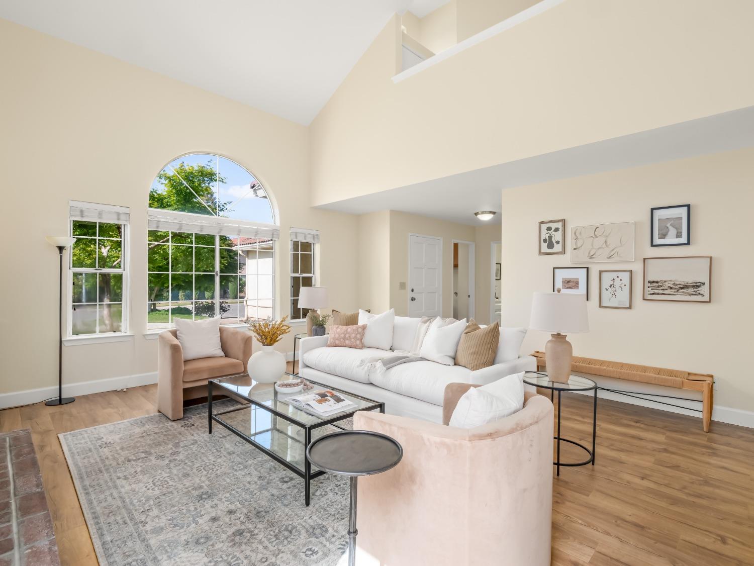 1523 E Pryor Drive
