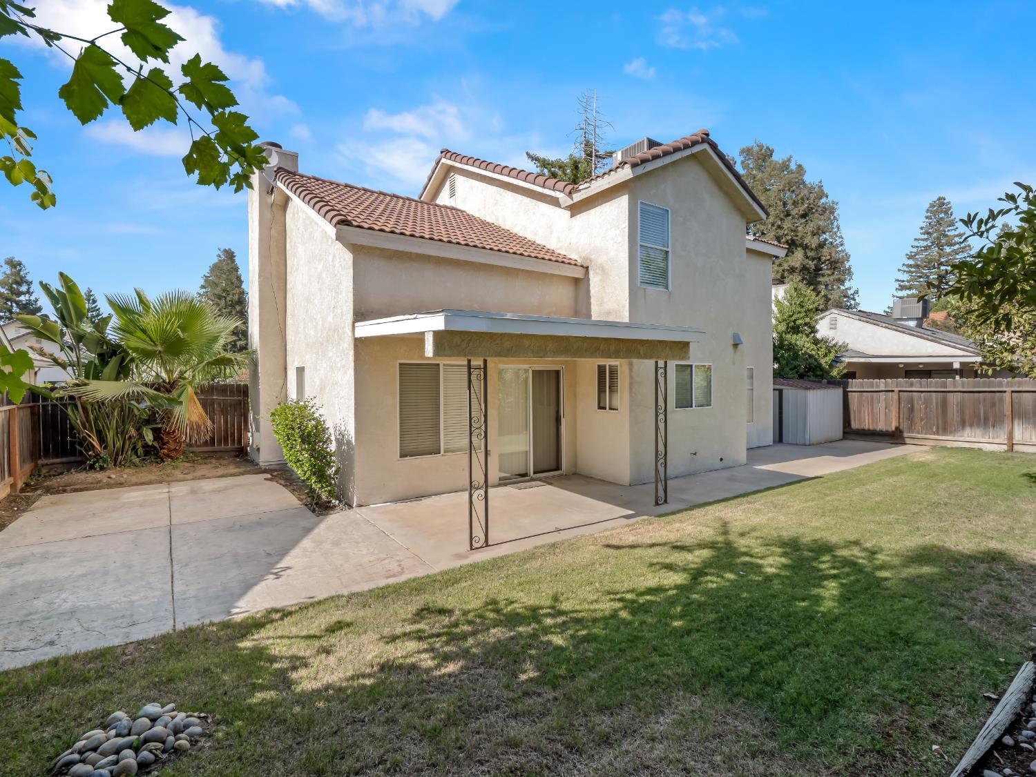 1523 E Pryor Drive