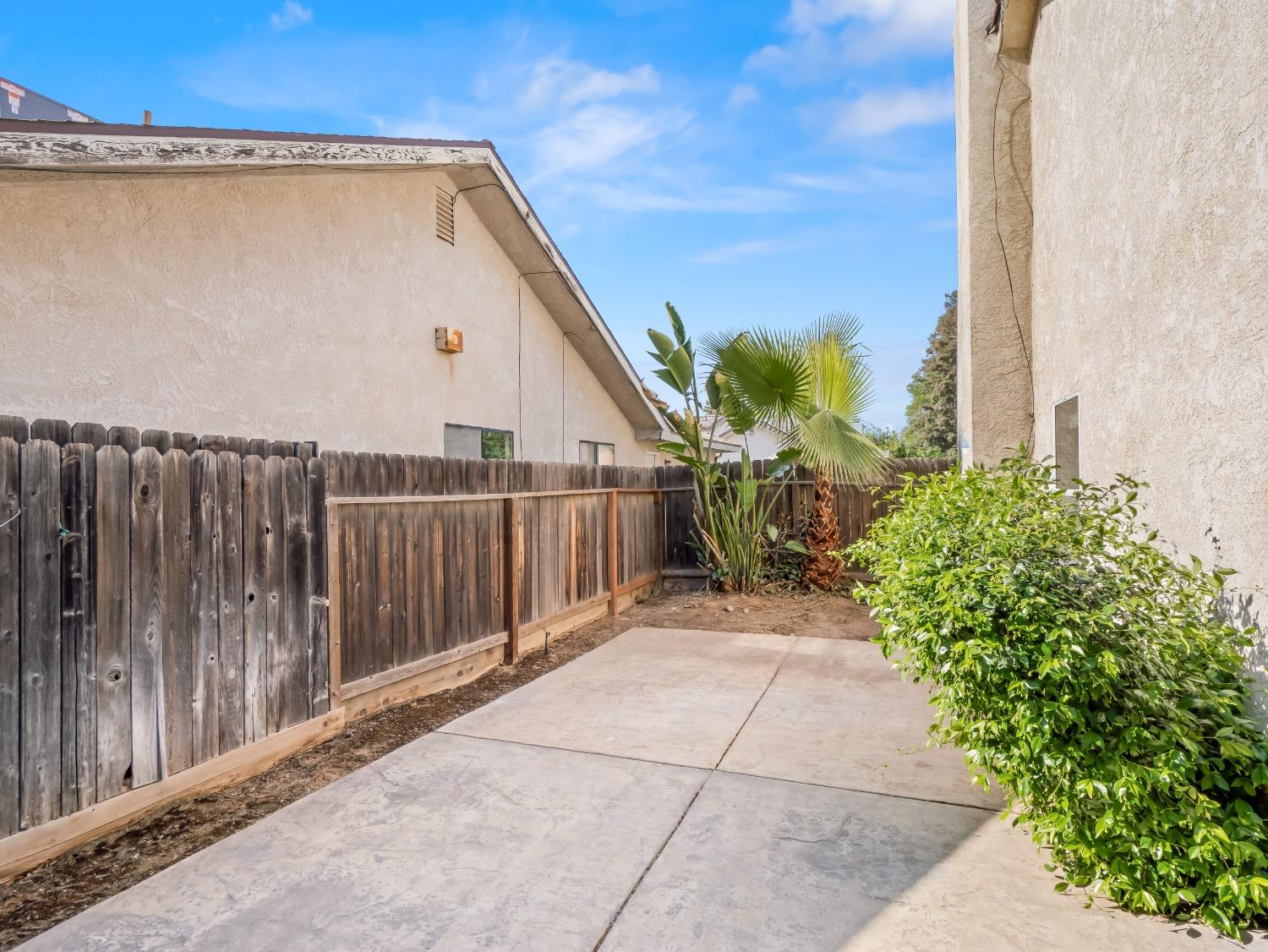 1523 E Pryor Drive