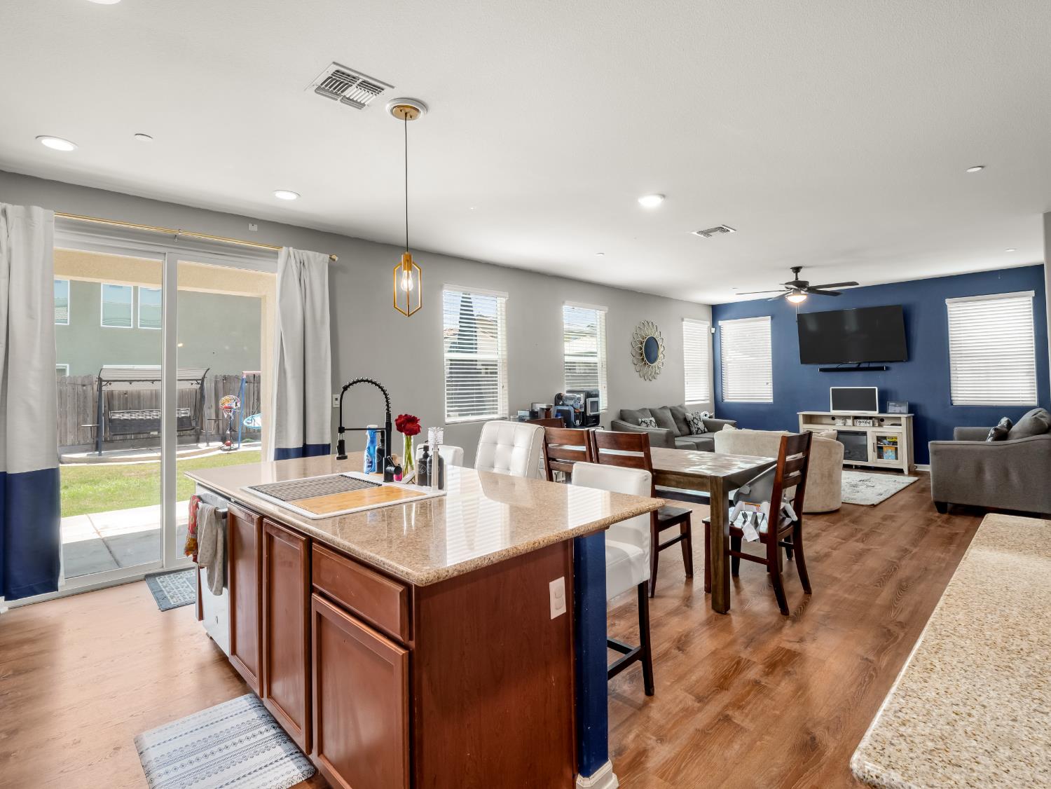 4884 E Belgravia Avenue