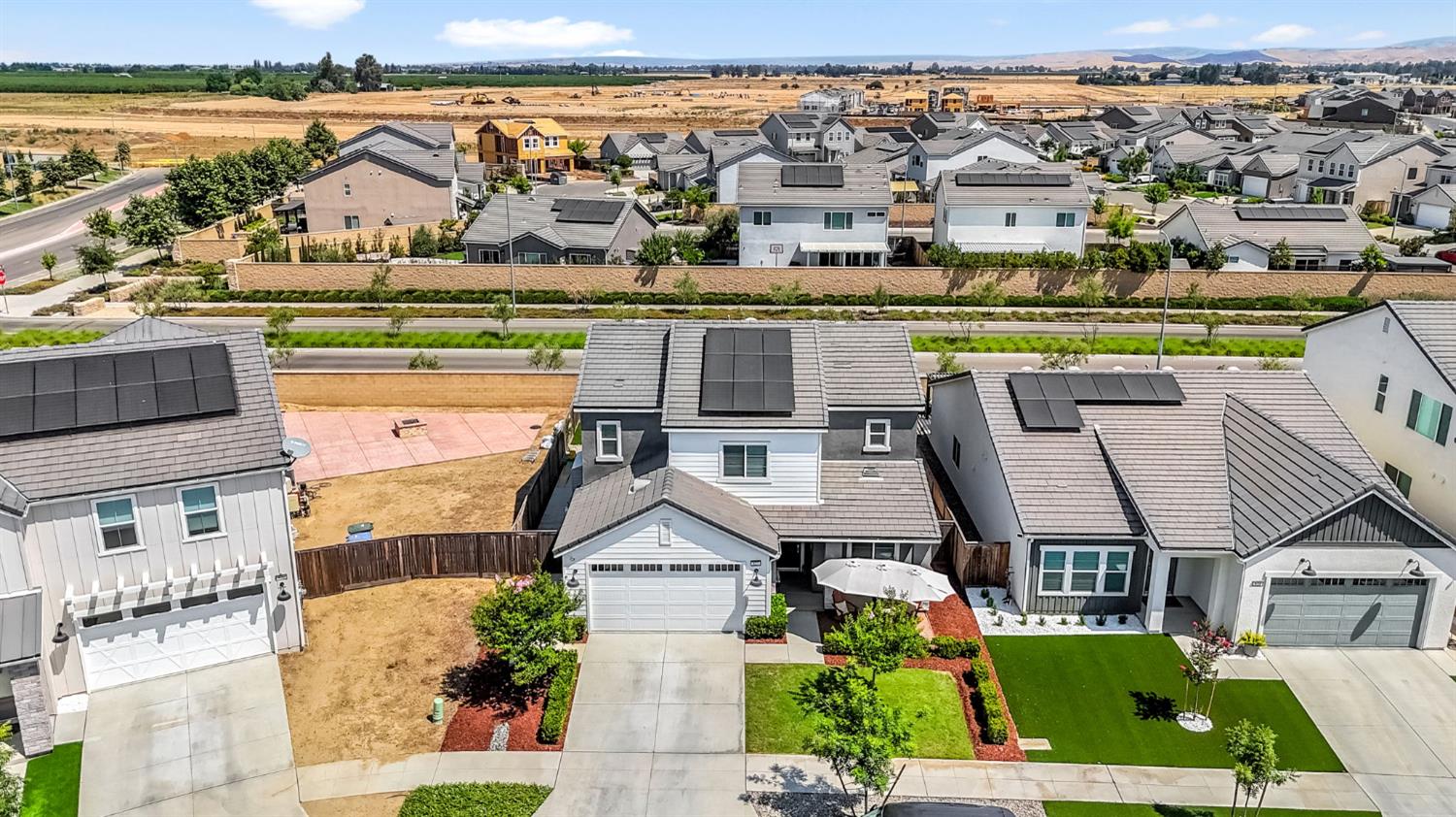 827 Vintage Avenue
