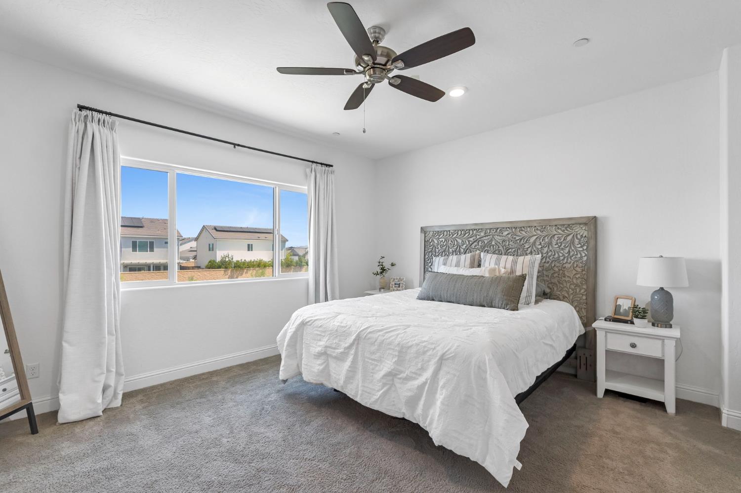 827 Vintage Avenue