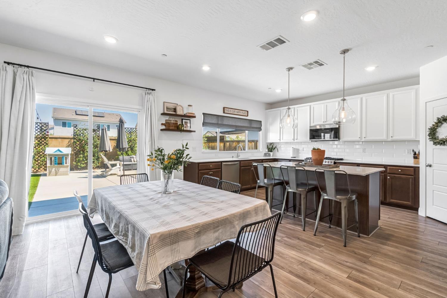 827 Vintage Avenue