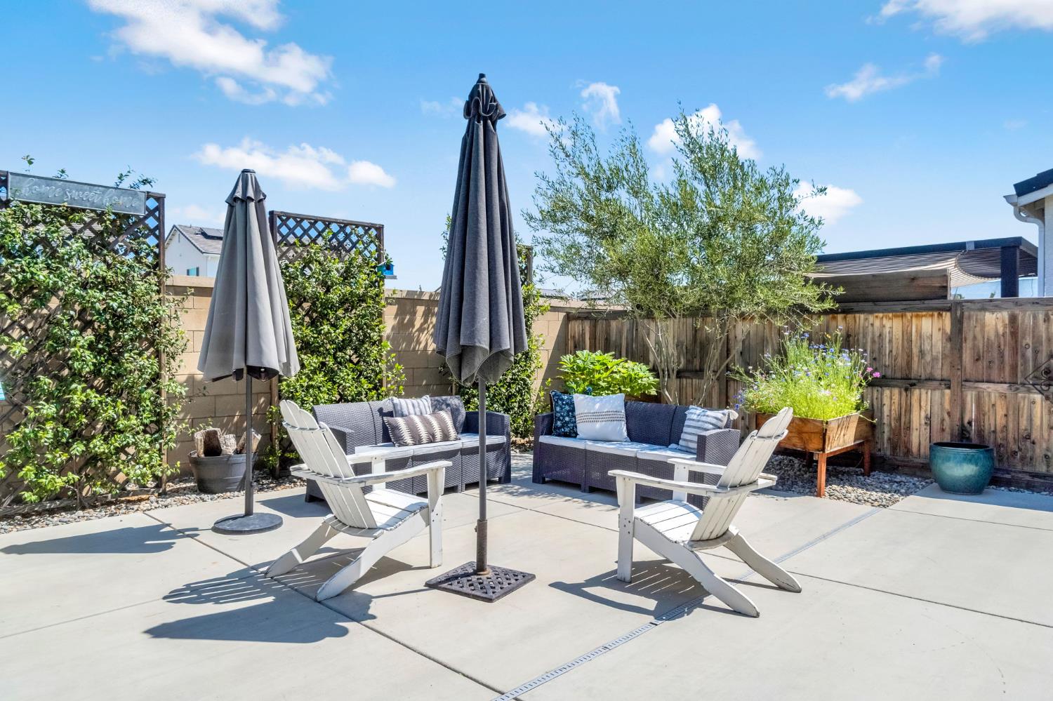 827 Vintage Avenue