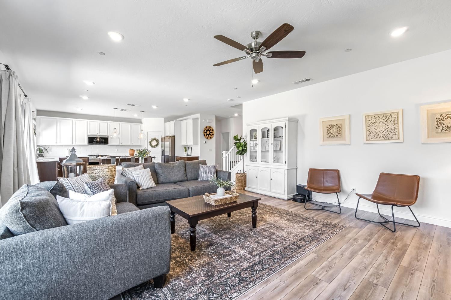 827 Vintage Avenue