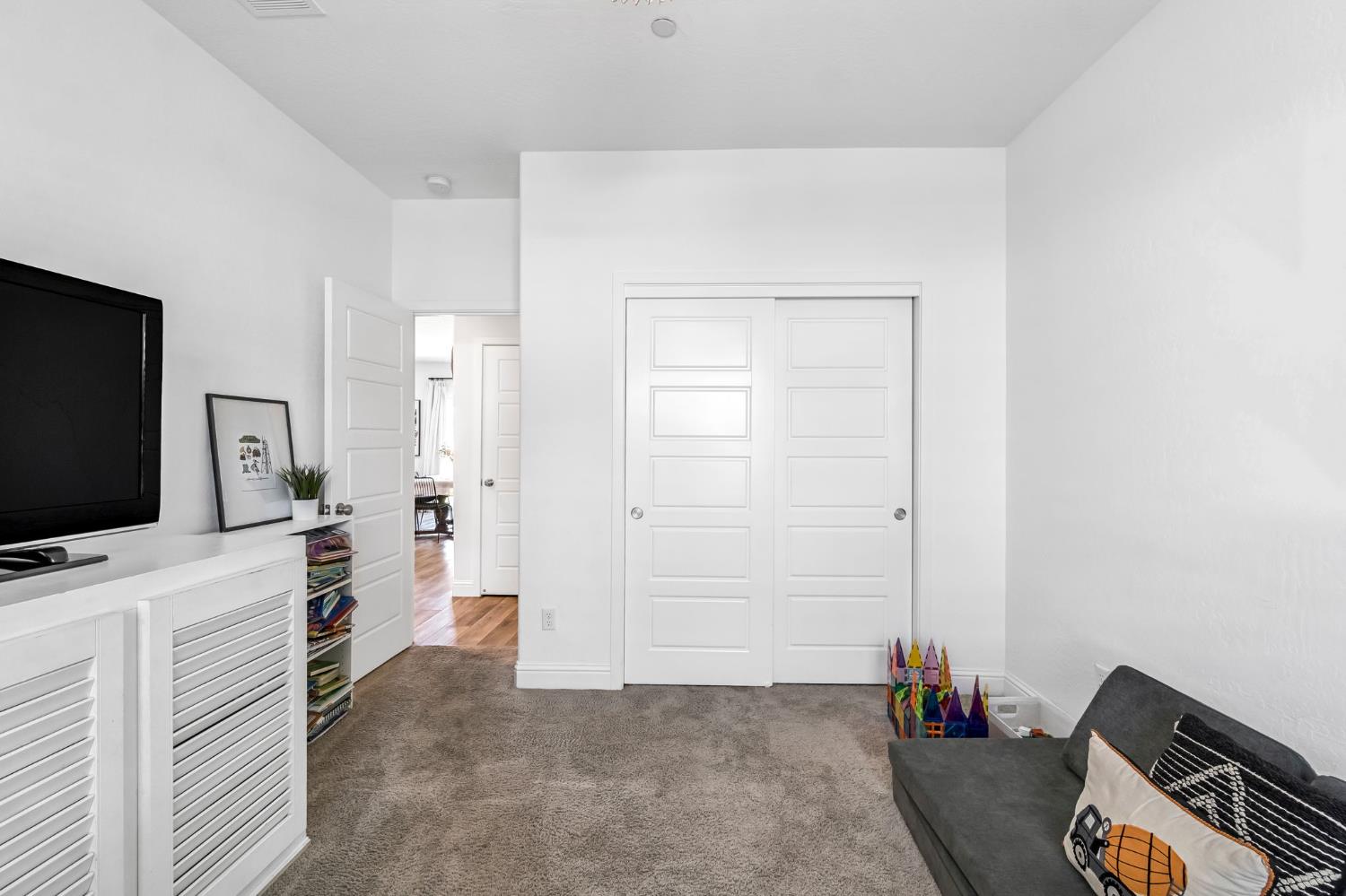 827 Vintage Avenue