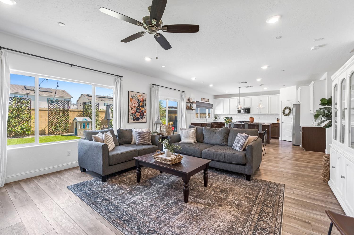 827 Vintage Avenue