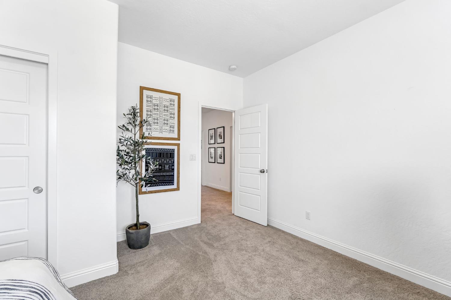 827 Vintage Avenue