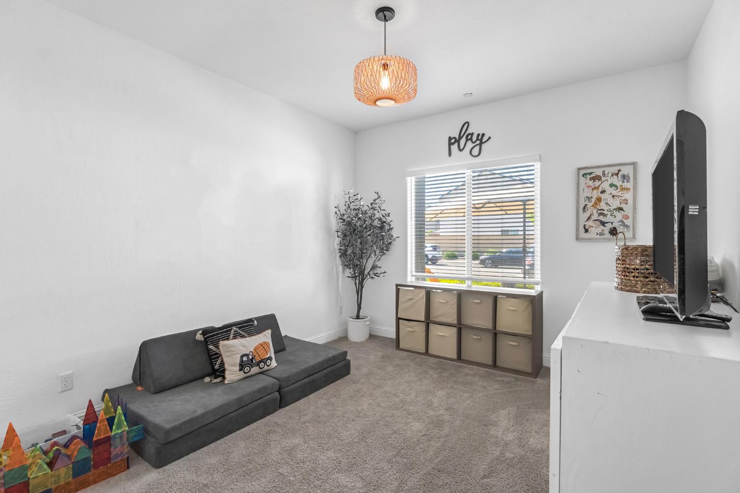 827 Vintage Avenue